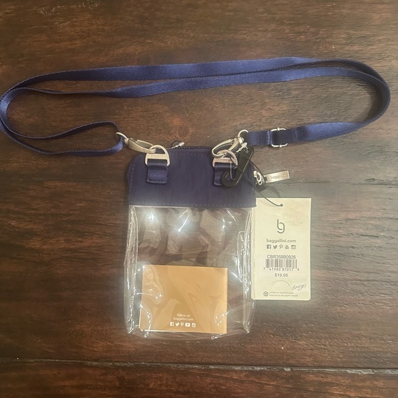 NWT Baggalini Crossbody Stadium Bag with Navy Blue Trim - Picture 2 of 2